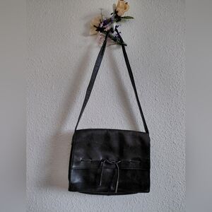 Vintage Liz Claiborne Genuine Leather Shoulder Bag Black Cowhide Handbag Purse.